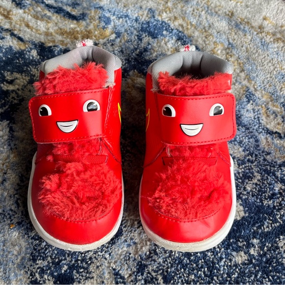 Nike Team Hustle D9 Lil 'Fast n Furry - Chile Red' Size 7C - Picture 4 of 7